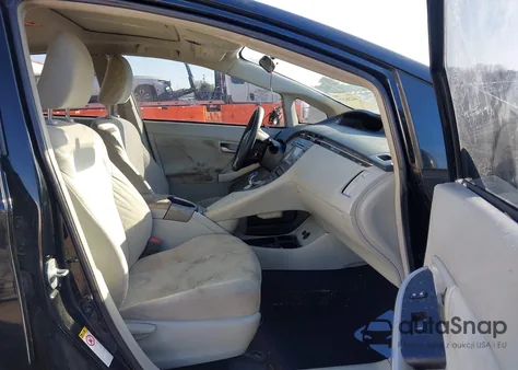 2014 Toyota Prius Three z USA, uszkodzony, nr VIN JTDKN3DU4E1781289